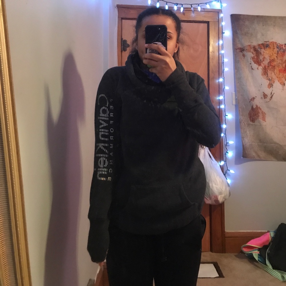 **CALVIN KLEIN SWEATER***
